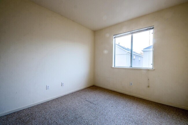 Building Photo - 106 Concord Cir
