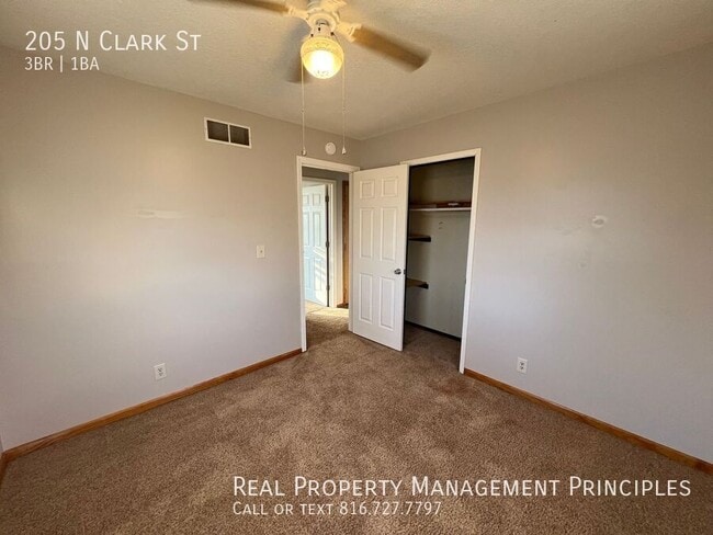 Building Photo - 205 N Clark St