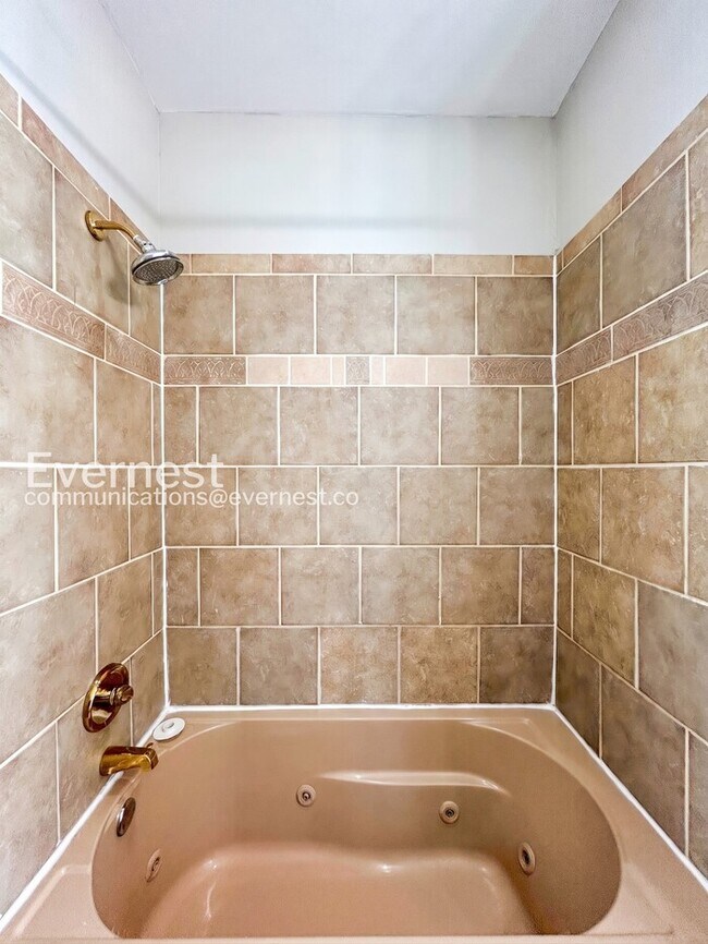 Building Photo - 3 Bed, 2.5 Bath Home with Fenced Yard / Pet-Friendly / Available Now!