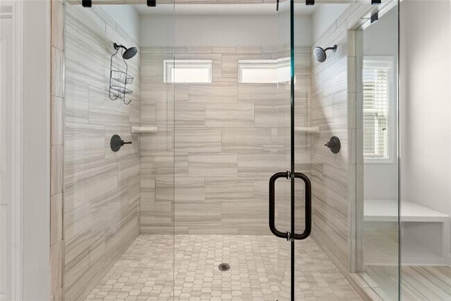 Building Photo - 4656 Silver Oak Dr SW