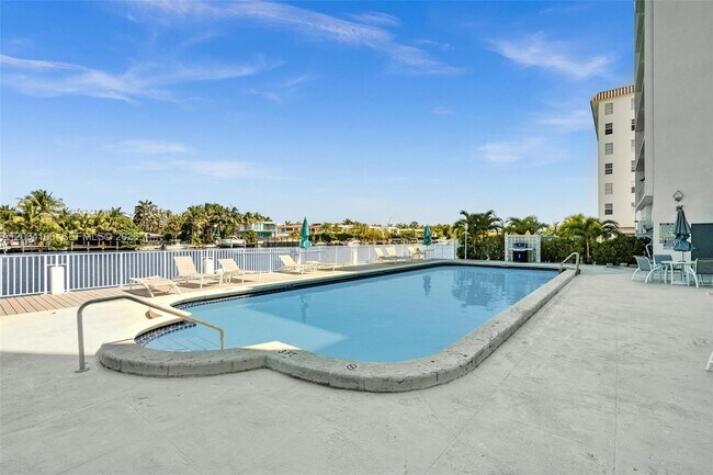 Building Photo - 9381 E Bay Harbor Dr