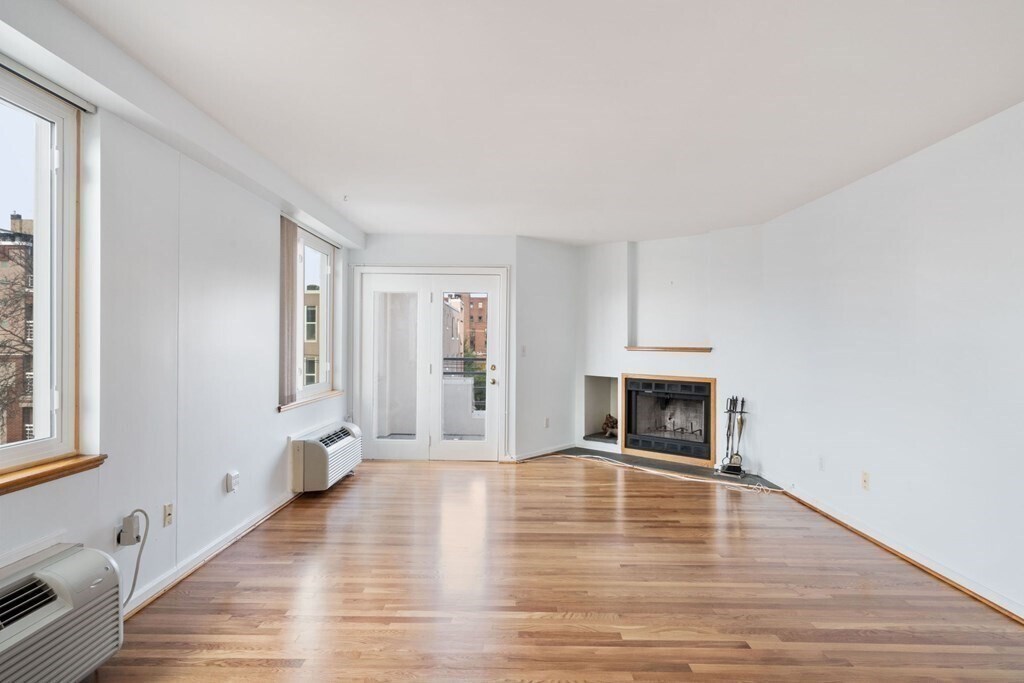 Building Photo - 332 Franklin St