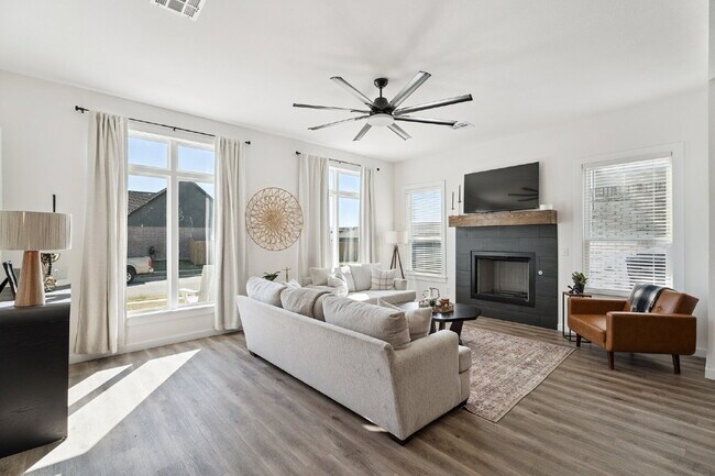 Building Photo - Fully Furnished Home in Broken Arrow