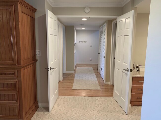 Building Photo - 15 Oaktree Ln