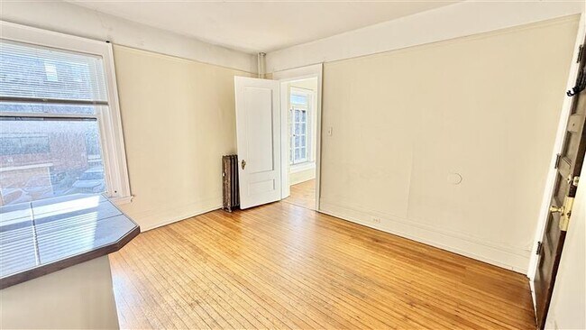 BD08A6EE-910F-4815-9D51-6DDE6693B552 - Cross Apartments