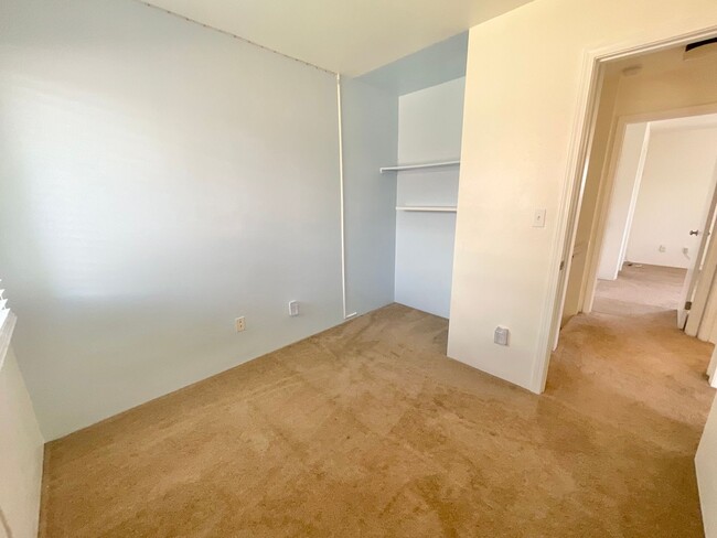 Building Photo - 3 Bedroom 2 Bath, 2 Parking, Convenient Lo...