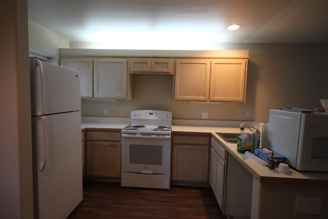 Building Photo - 144 3rd St W