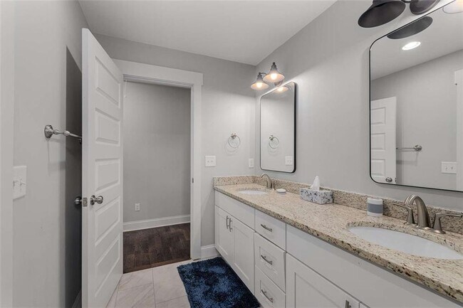 Building Photo - 1134 Knott St SE