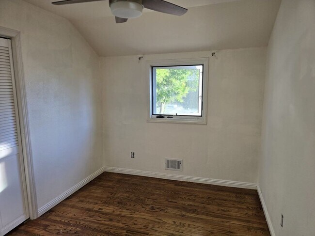 Building Photo - 707 Pierino Ave