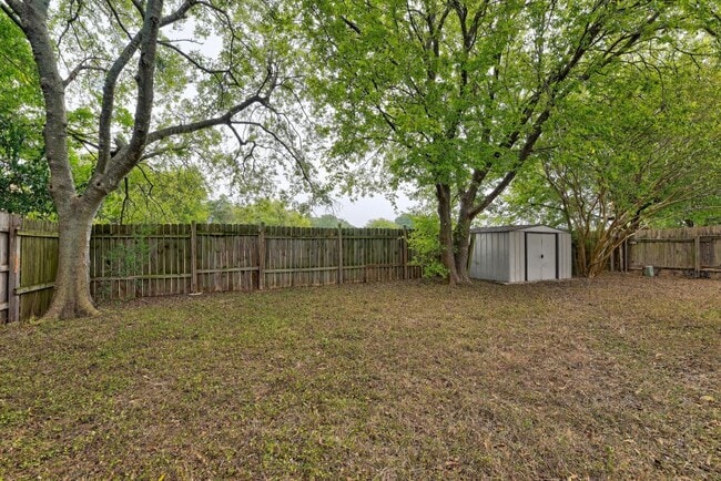 Building Photo - 6002 Baton Rouge Dr