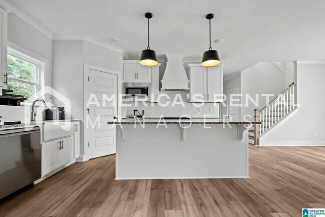 Building Photo - Rare 5 Bedroom Home for Rent!