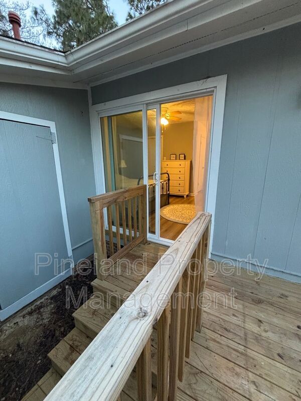 Building Photo - 2012 Lakemeadow Dr