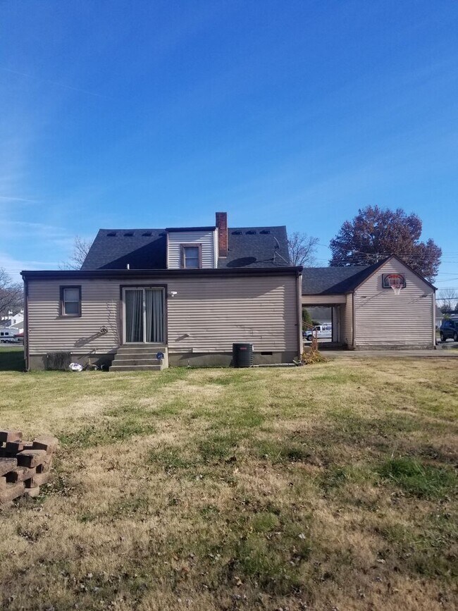 Building Photo - Cape Cod House