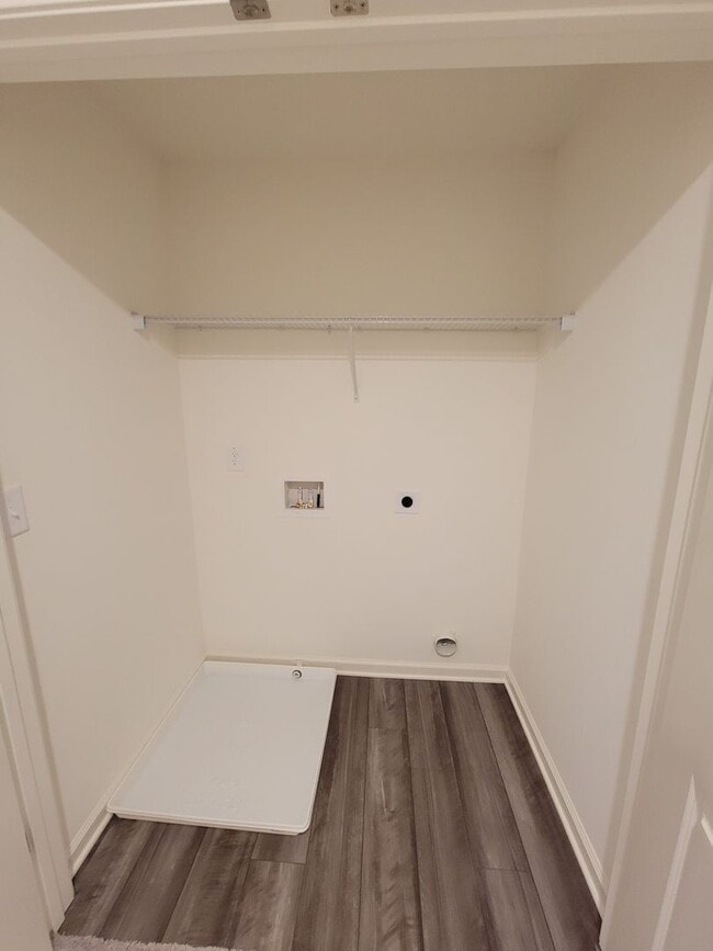 Building Photo - Townhome in McDonough!