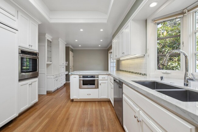 Building Photo - Charming 3-Bedroom Home with Office in desirable Old Palo Alto neighborhood with AC