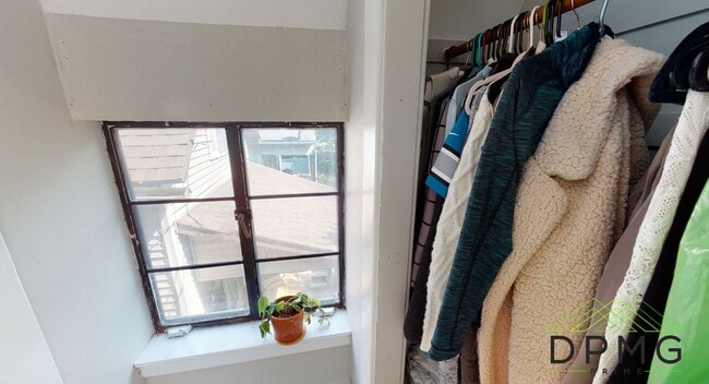 Building Photo - 132 S Clemens Ave