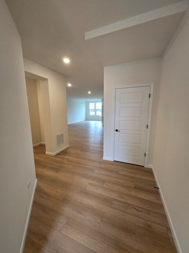 Building Photo - 24410 W Alexis Ln