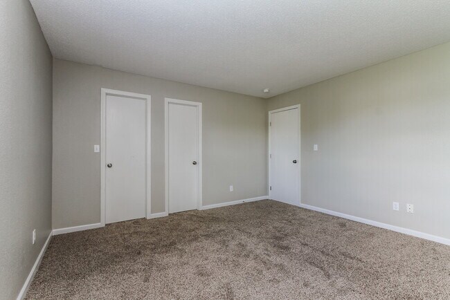 Building Photo - 713 Millbrook Dr