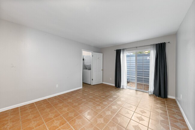 Building Photo - 701 Rosedale St