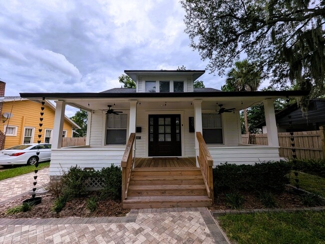 Building Photo - 809 N Hyer Ave