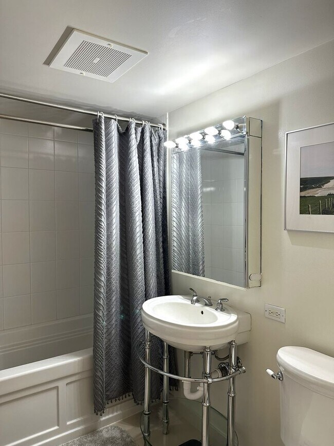 Building Photo - Moana Pacific East Tower 3BR/2BA/2PK