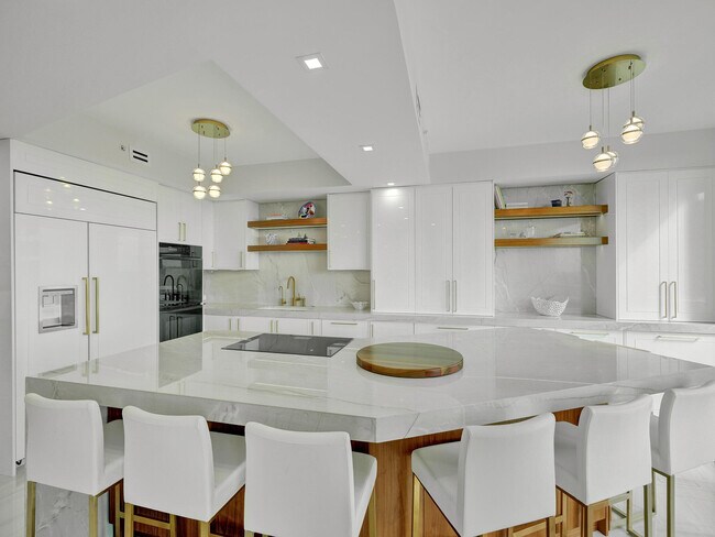 Building Photo - 411 N New River Dr E