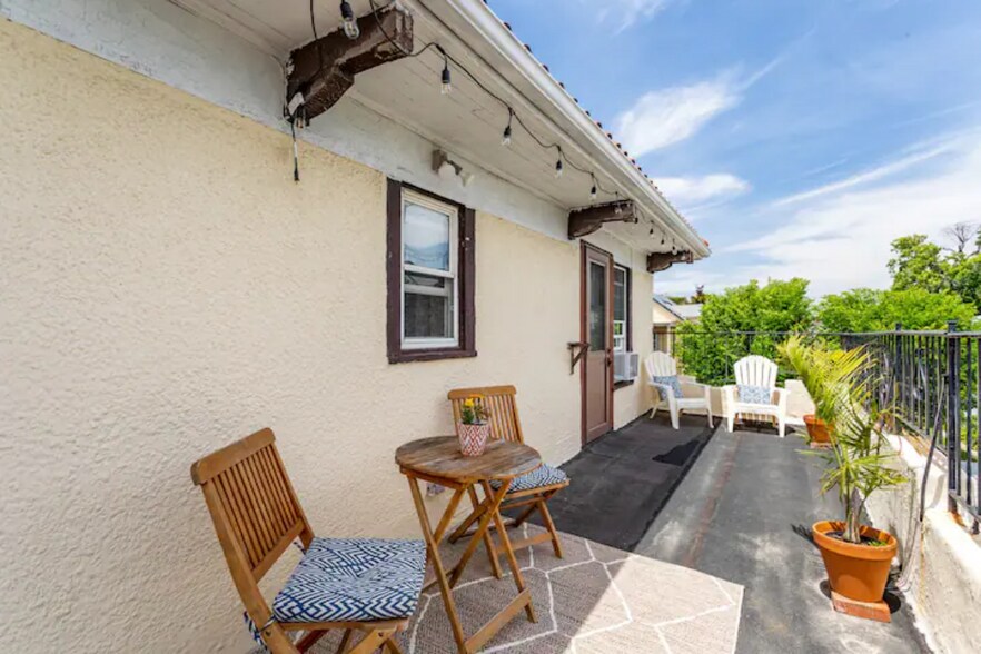 Building Photo - 28 Walnut E St