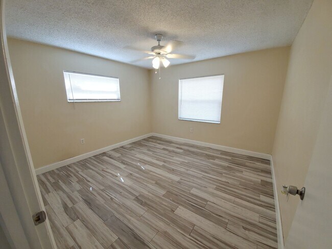 Building Photo - 3 Bedroom 2 Bath Home in Pinellas Park