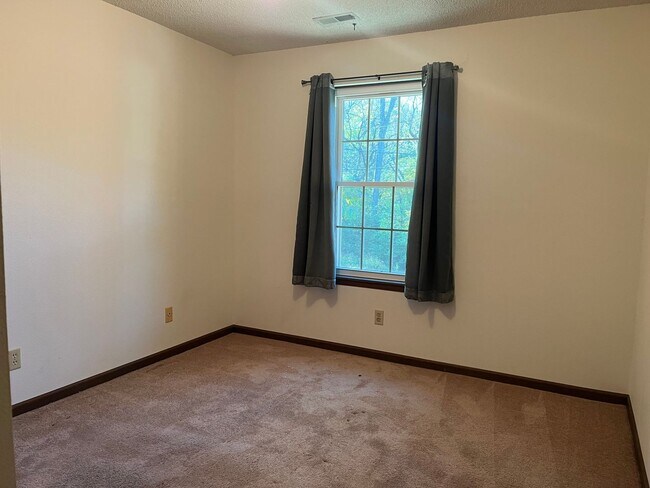 Building Photo - 3039 SW Maupin Ln