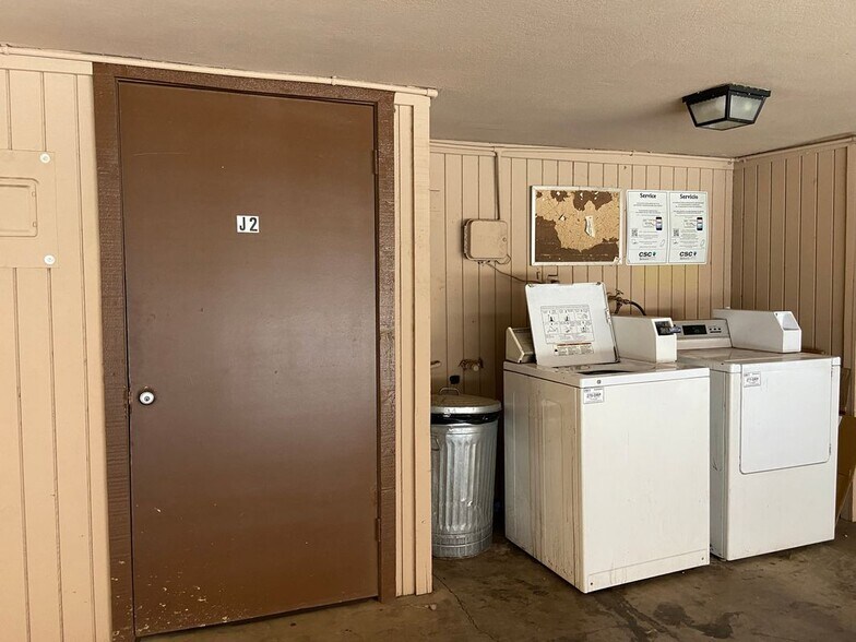 Building Photo - 2693 E Oakleaf Dr