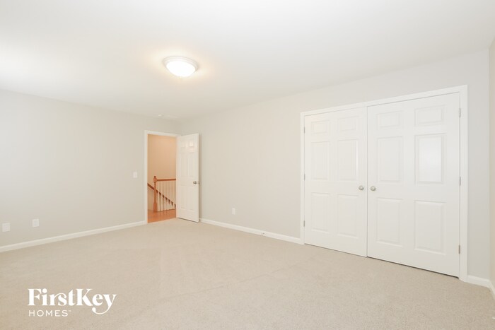 Building Photo - 919 Kendall Park Dr