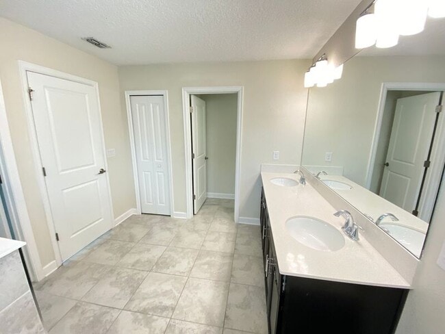 Building Photo - 4442 Seven Canyons Dr
