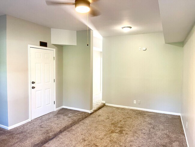 Building Photo - Welcome to this stunning 3-bedroom, 3-bathroom townhome located in the vibrant city of Atlanta, GA.