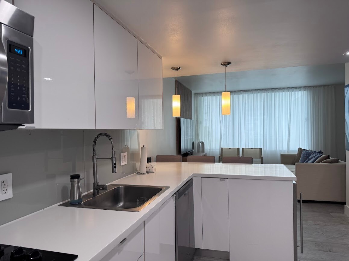 Building Photo - 1000 West Ave