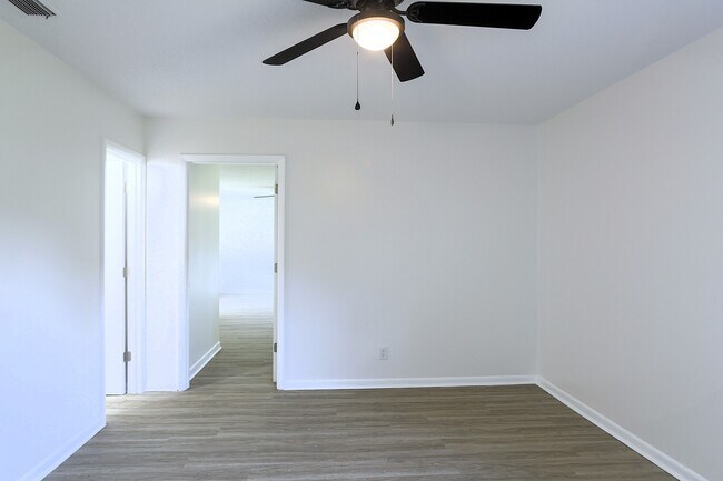 Building Photo - 637 McDowell Rd