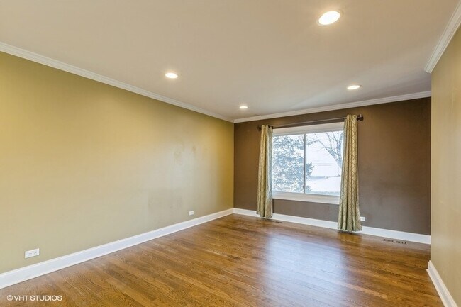 Building Photo - 1304 Leawood Ct