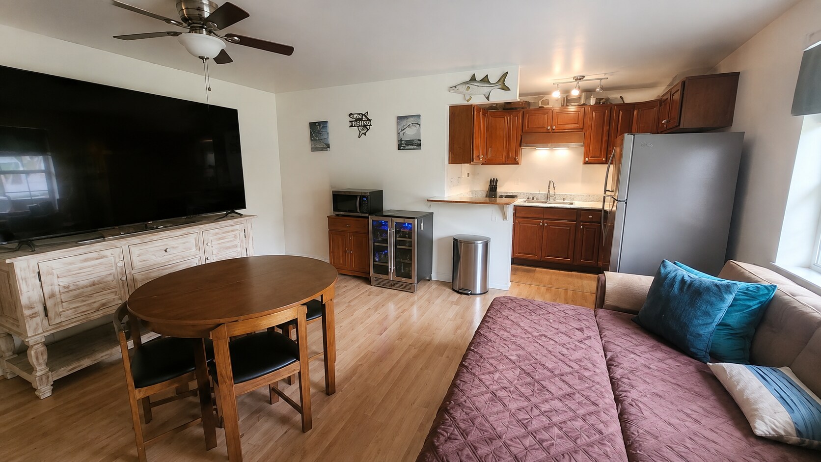 Building Photo - 8576 Sunset Dr