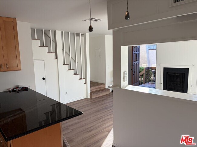 Building Photo - 5827 Tujunga Ave