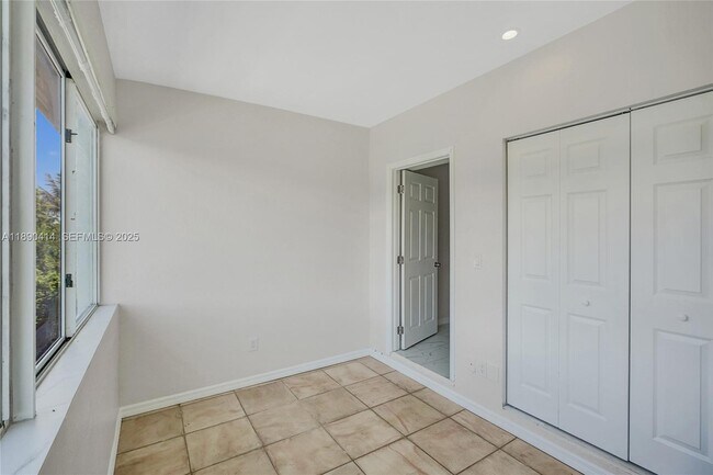 Building Photo - 1945 Calais Dr