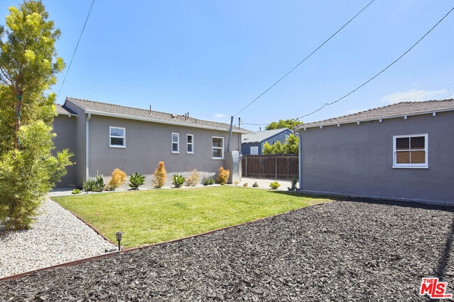 Building Photo - 2904 W 81st St