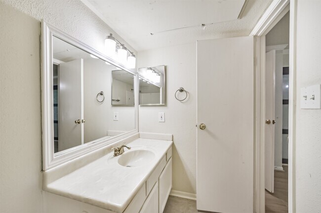 Building Photo - 5917 Fairdale Ln