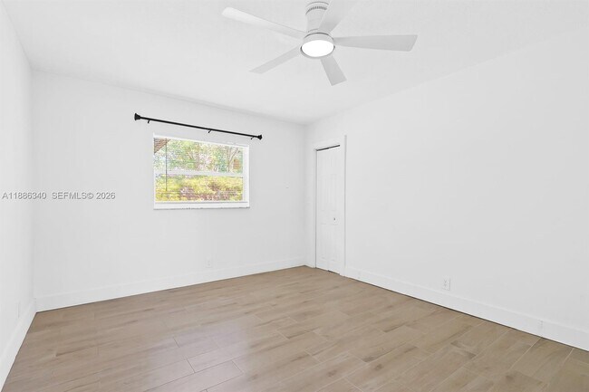 Building Photo - 1109 NE 6th Ave