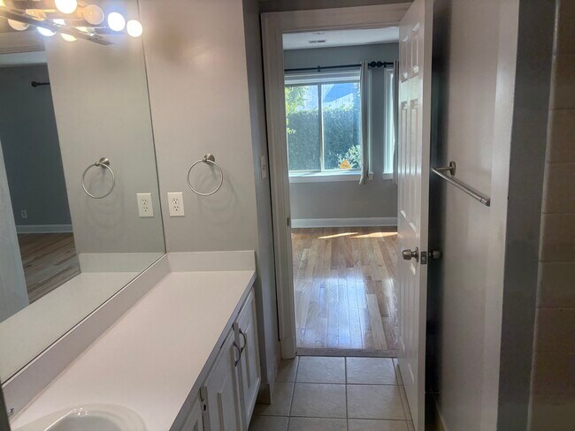 Building Photo - 1214 Potomac St NW