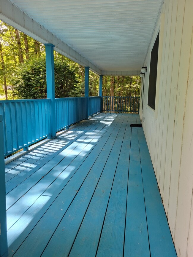 Building Photo - 261 St George Dr