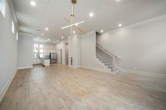 Building Photo - 409 W 17th St