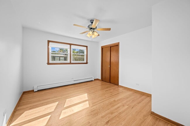 Building Photo - 5421 W Windsor Ave