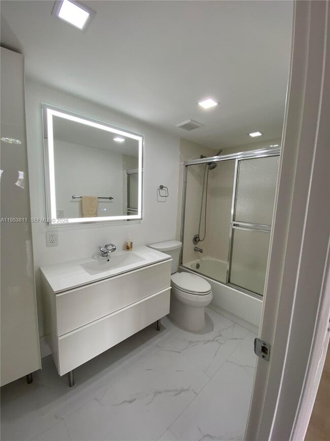 Building Photo - 1903 Bermuda Cir