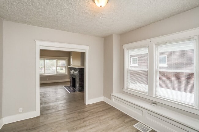 Building Photo - 656 S 42nd St
