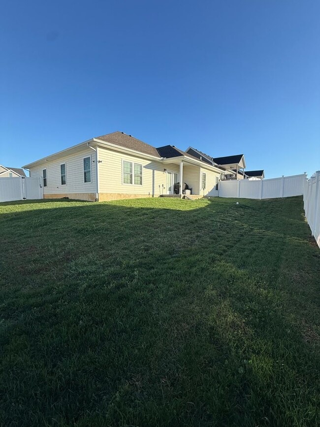 Building Photo - 128 Aiden Ln