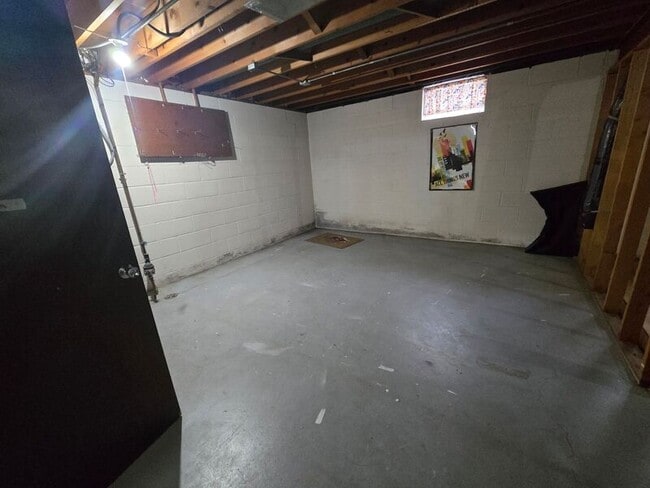 Building Photo - 4656 Ensign Ave N